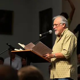 lançamento de Todo o resto é poesia